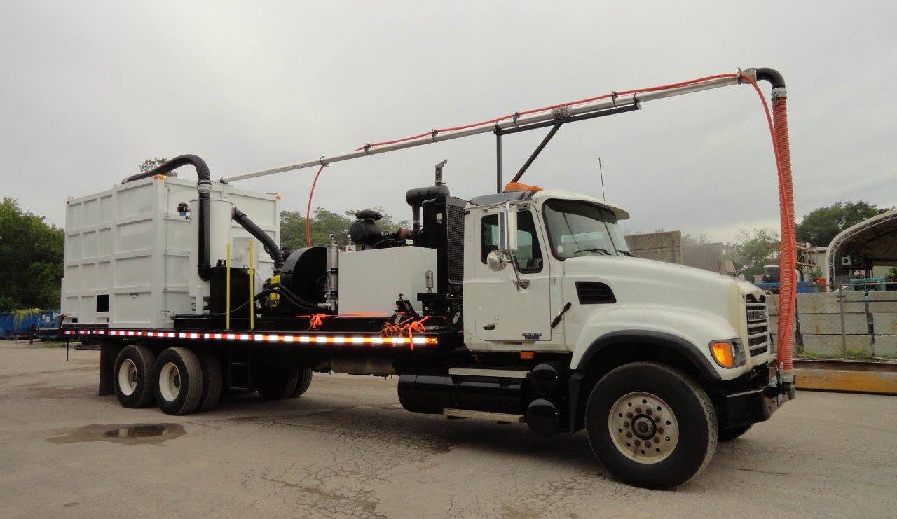 2004 Mack Granite Truck